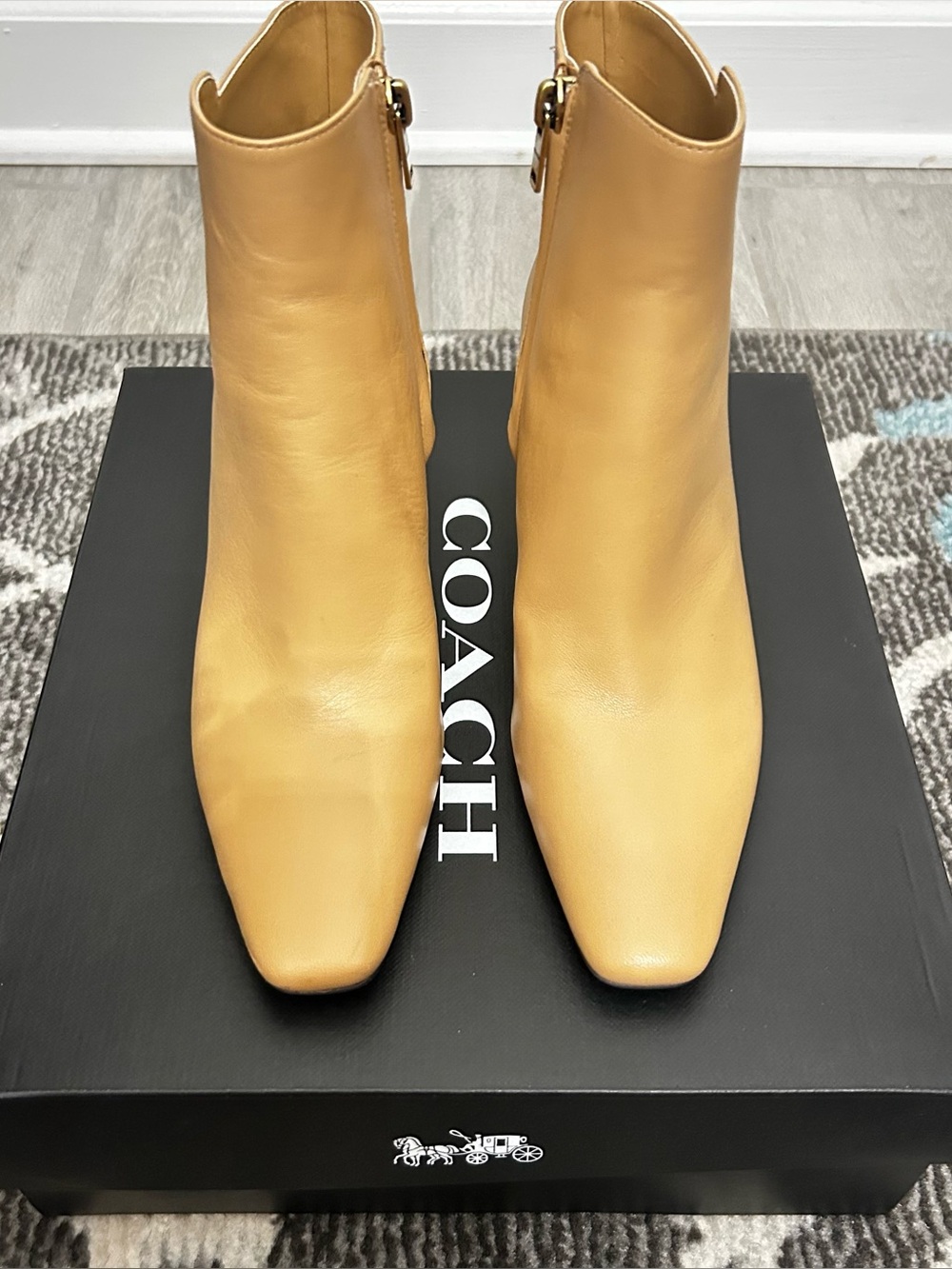 COACH Women's Tan Leather Ankle Boots Size 6 Retail $275